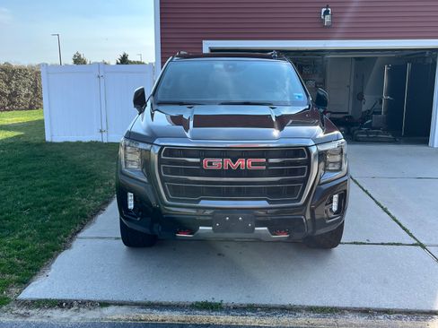 Used 2022 GMC Yukon XL AT4 image 11