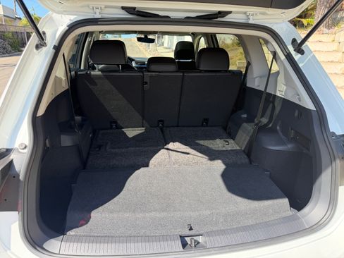 Used 2021 Volkswagen Tiguan SE w/ Panoramic Sunroof Package FWD image 16
