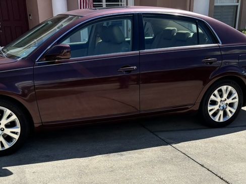 Used 2010 Toyota Avalon XLS FWD image 2