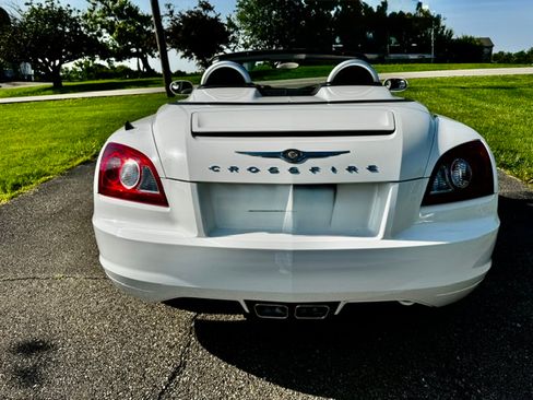 Used 2005 Chrysler Crossfire Limited RWD image 6
