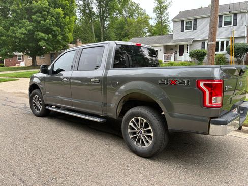 Used 2015 Ford F150 XLT w/ Equipment Group 301A Mid AWD/4WD image 8