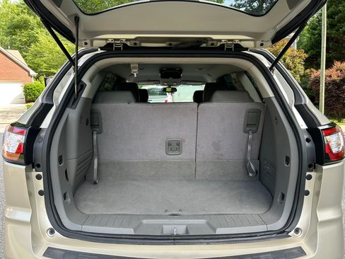 Used 2015 Chevrolet Traverse LT FWD image 21
