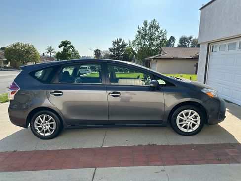 Used 2017 Toyota Prius V Two w/ Carpet Mat Package FWD image 8