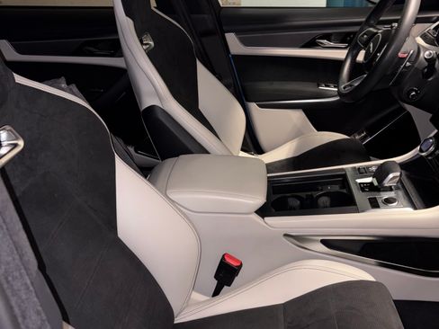 Used 2023 Jaguar F-PACE SVR AWD/4WD image 12