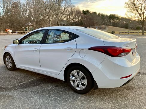 Used 2016 Hyundai Elantra SE image 4