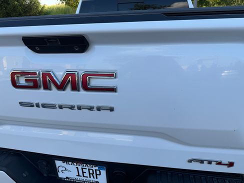 Used 2019 GMC Sierra 1500 AT4 w/ AT4 Premium Package AWD/4WD image 4