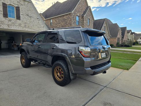 Used 2020 Toyota 4Runner TRD Off-Road Premium image 5