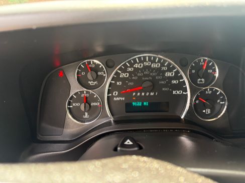 Used 2019 Chevrolet Express 2500 RWD image 17