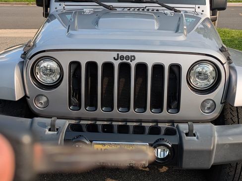 Used 2018 Jeep Wrangler Sahara AWD/4WD image 8