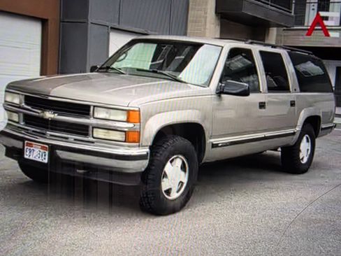 Used 1999 Chevrolet Suburban 4WD w/ Preferred Equipment Group 2 image 1