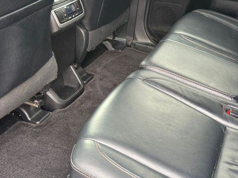 Used 2017 Toyota Highlander XLE image 14