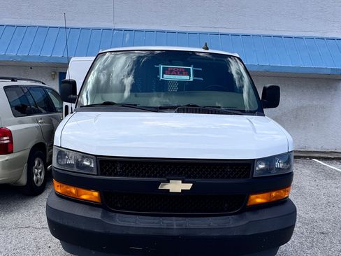 Used 2018 Chevrolet Express 3500 Extended Van 3D w/ Driver Convenience Package image 5