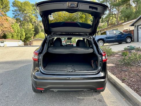 Used 2020 Nissan Rogue Sport S image 11