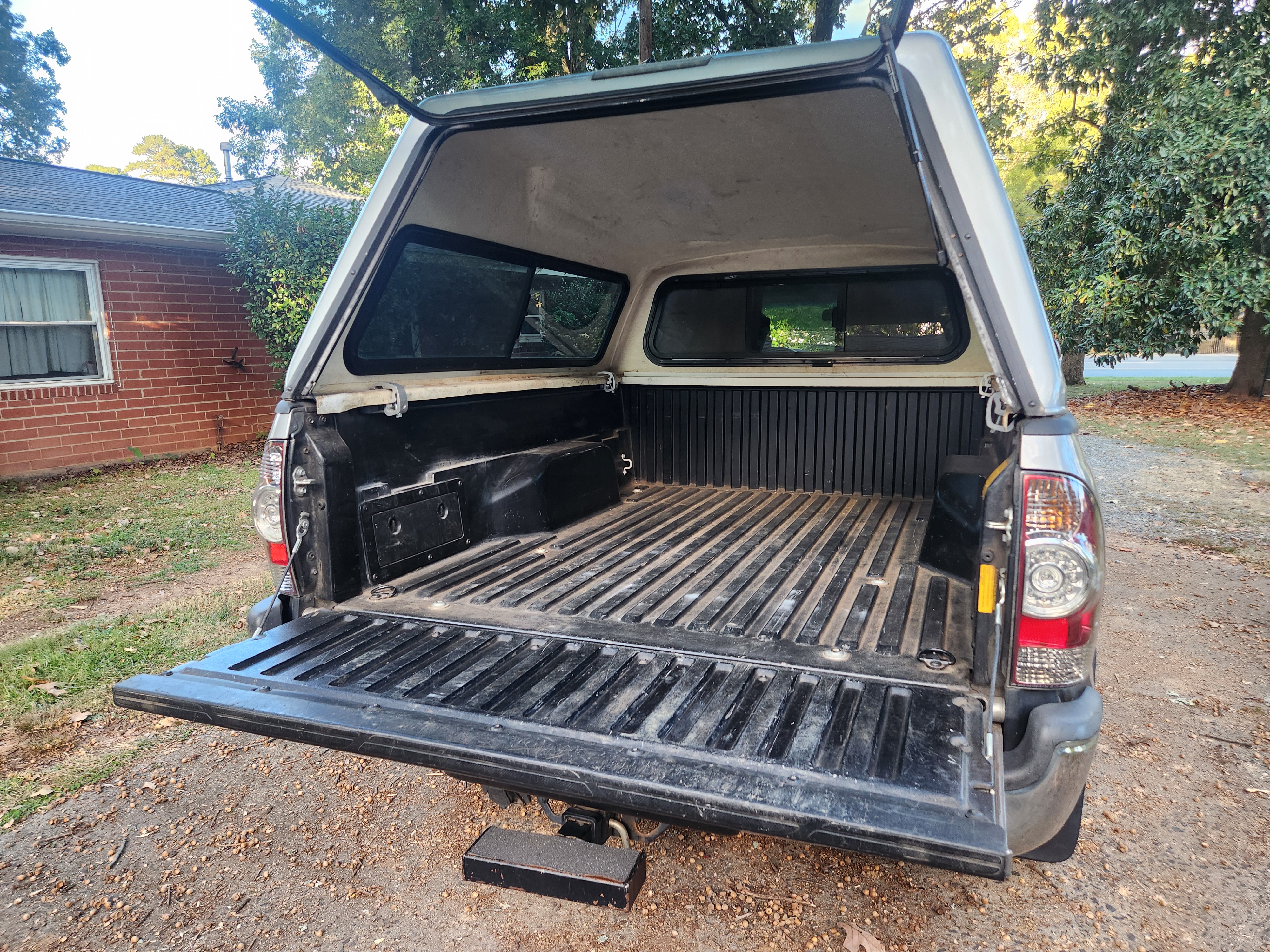 Used 2014 Toyota Tacoma PreRunner w/ SR5 Package RWD image 4