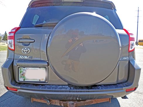 Used 2011 Toyota RAV4 4WD V6 w/ Tow Prep Pkg image 2