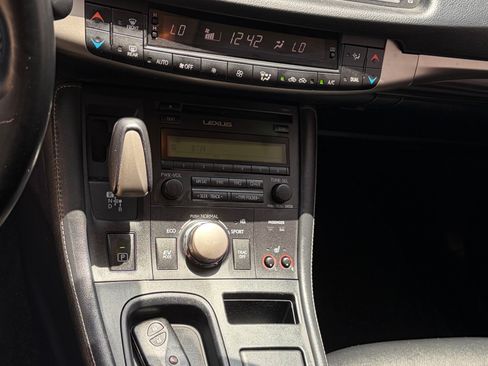 Used 2014 Lexus CT 200h w/ Seat Comfort Package FWD image 21
