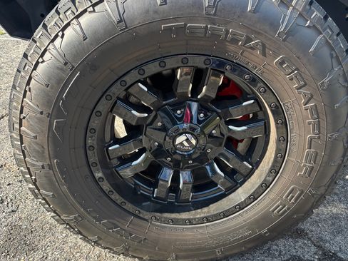 Used 2018 Jeep Wrangler Unlimited Sahara AWD/4WD image 11