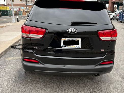 Used 2017 Kia Sorento LX Sport Utility 4D image 5