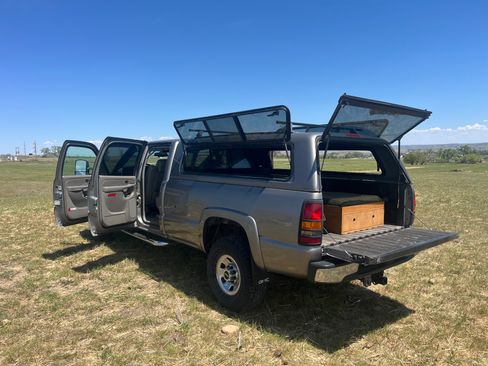 Used 2006 GMC Sierra 3500 SLT w/ Heavy-Duty Power Package AWD/4WD image 9