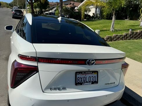 Used 2018 Toyota Mirai image 4