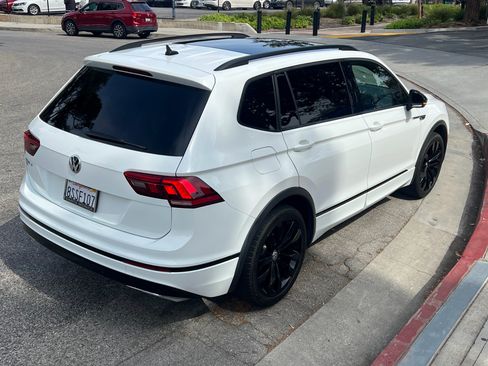 Used 2020 Volkswagen Tiguan SE R-Line image 2