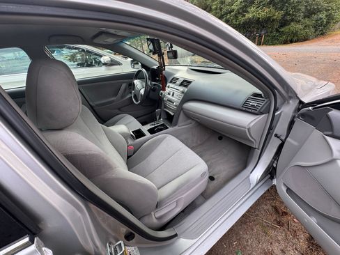 Used 2010 Toyota Camry Hybrid image 12
