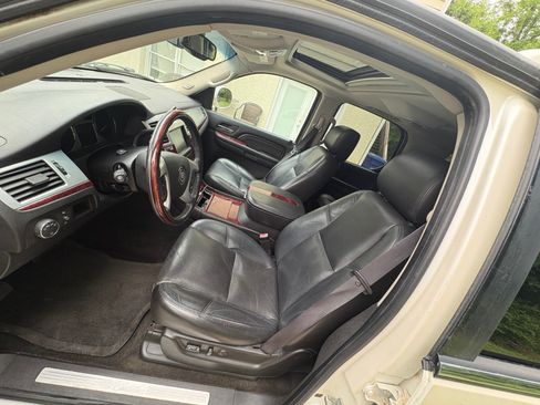 Used 2007 Cadillac Escalade 2WD w/ Information Package image 8
