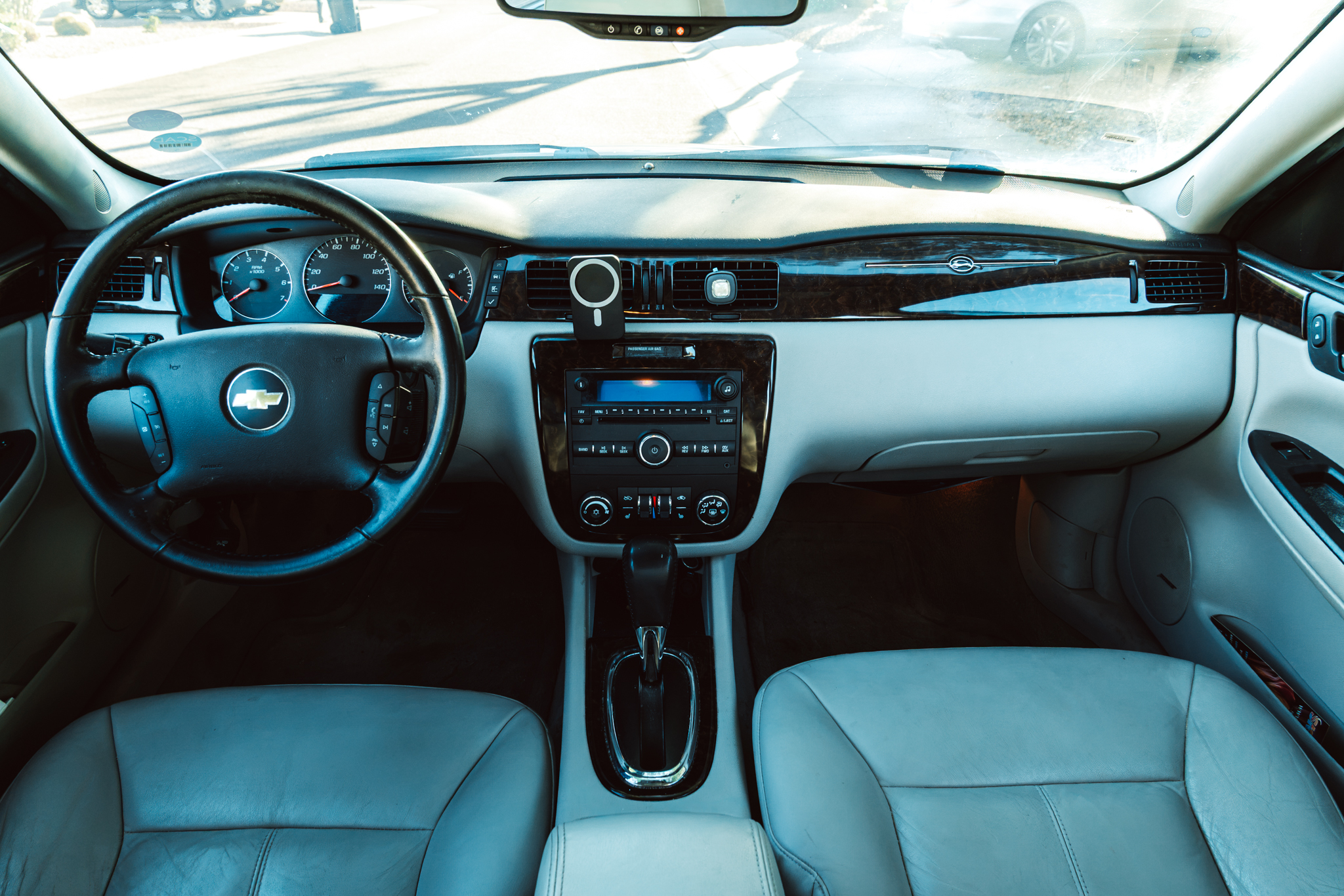 Used 2012 Chevrolet Impala LTZ FWD image 9