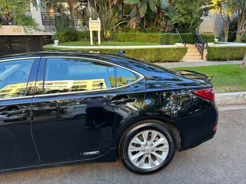 Used 2015 Lexus ES 300h 300h Sedan 4D image 4