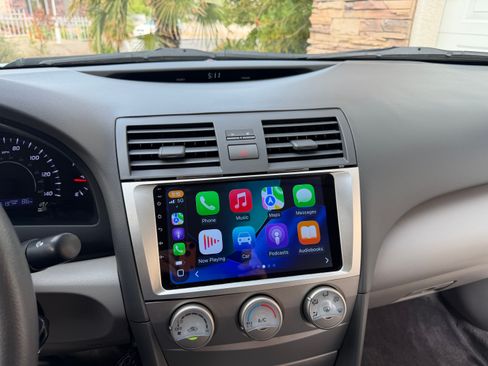 Used 2011 Toyota Camry LE image 11