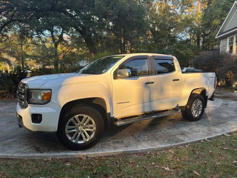 Used 2017 GMC Canyon SLT w/ Driver Alert Package image 2