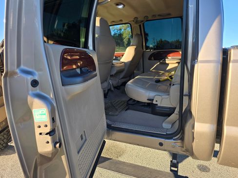 Used 2007 Ford F250 Lariat image 19