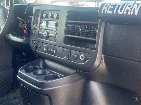 Used 2017 Chevrolet Express 3500 LT w/ LT Preferred Equipment Group image 10