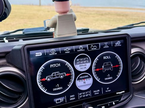 Used 2020 Jeep Gladiator Sport image 9