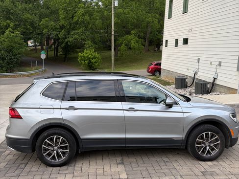 Used 2019 Volkswagen Tiguan SE AWD/4WD image 2