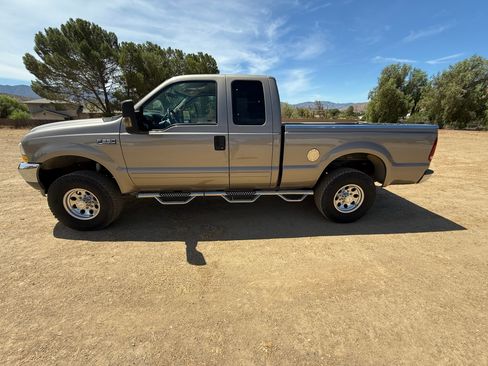 Used 2002 Ford F250 4x4 SuperCab Super Duty image 2