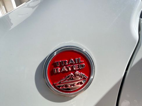 Used 2017 Jeep Renegade Trailhawk image 4