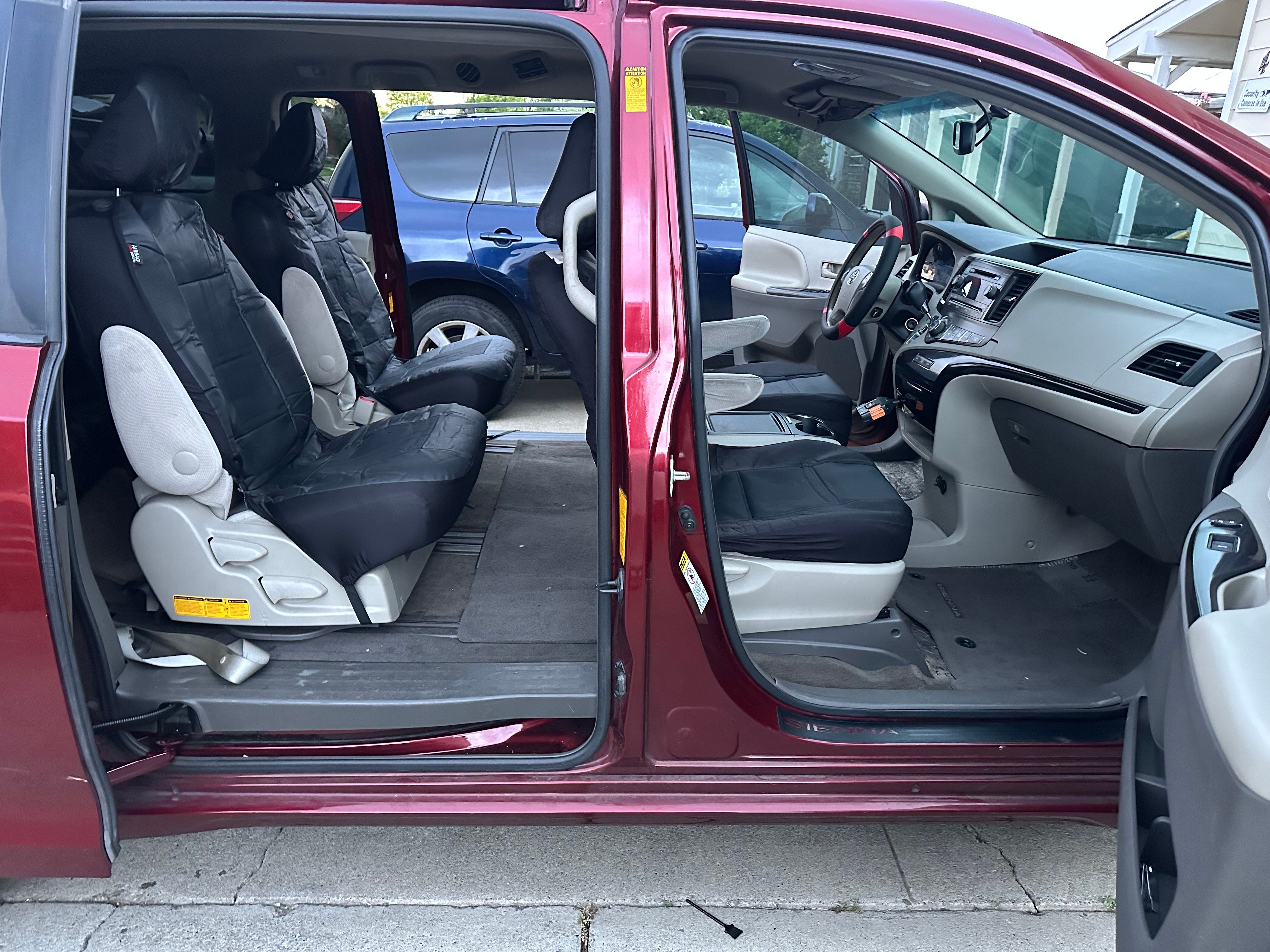 Used 2014 Toyota Sienna LE FWD image 5