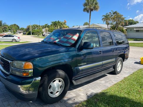 Used 2005 GMC Yukon XL SLT w/ SLT Preferred Equipment Group RWD image 1