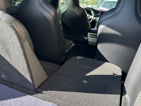 Used 2018 Tesla Model X 75D image 12