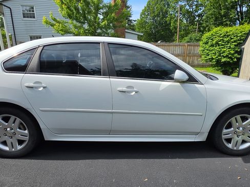 Used 2011 Chevrolet Impala LT w/ Luxury Edition Package FWD image 4