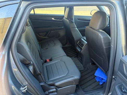 Used 2025 Volkswagen Atlas Cross Sport SEL R-Line image 6