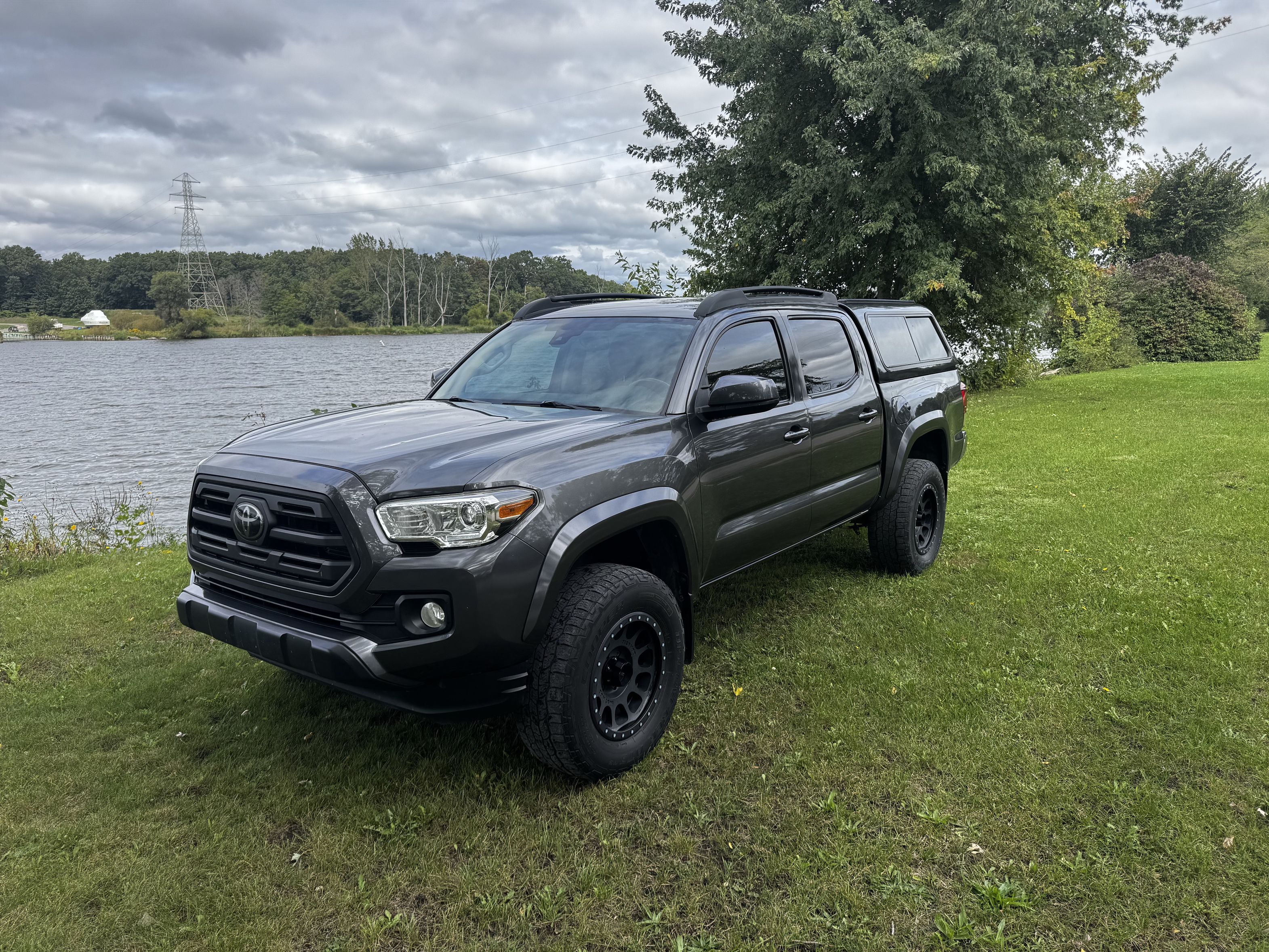 Used 2019 Toyota Tacoma SR5 AWD/4WD image 1