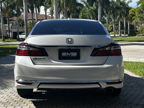 Used 2016 Honda Accord EX image 11