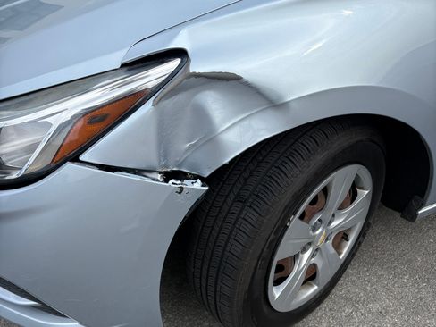 Used 2018 Chevrolet Cruze LS image 11