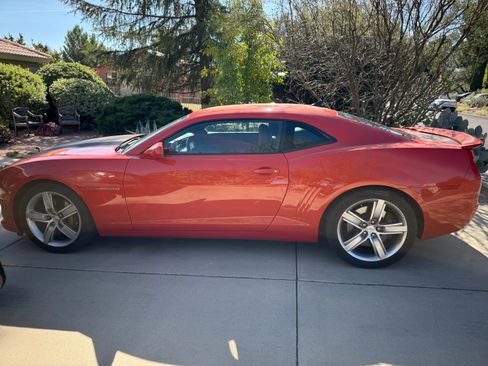 Used 2011 Chevrolet Camaro SS image 2