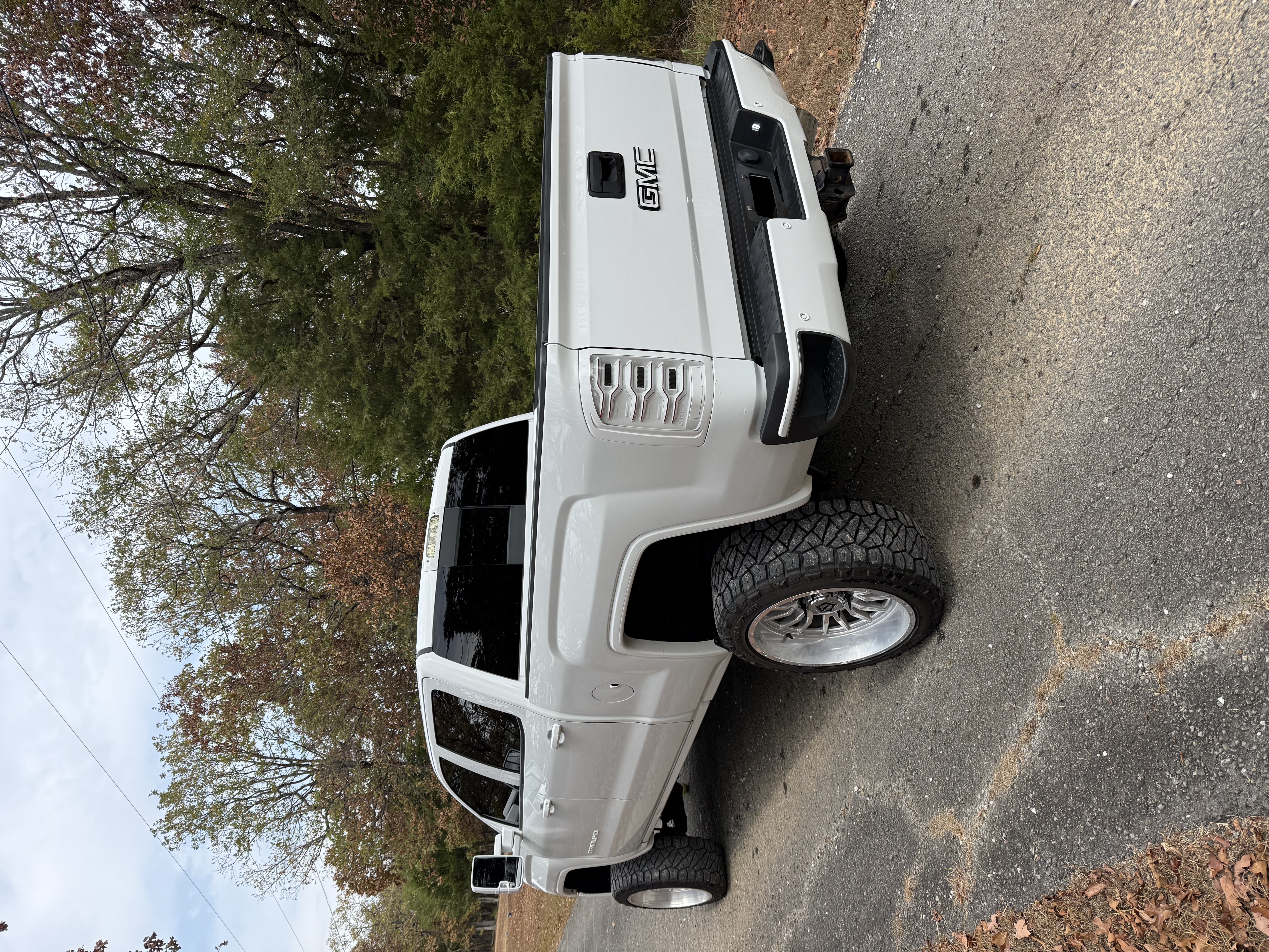 Used 2017 GMC Sierra 2500 Denali w/ Duramax Plus Package AWD/4WD image 5