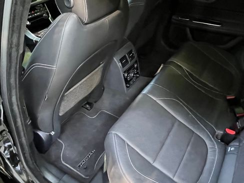 Used 2016 Jaguar XF S image 11