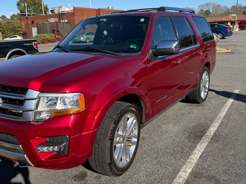 Used 2017 Ford Expedition Platinum image 2