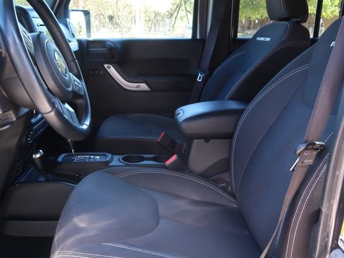 Used 2017 Jeep Wrangler Unlimited Rubicon w/ Connectivity Group image 20